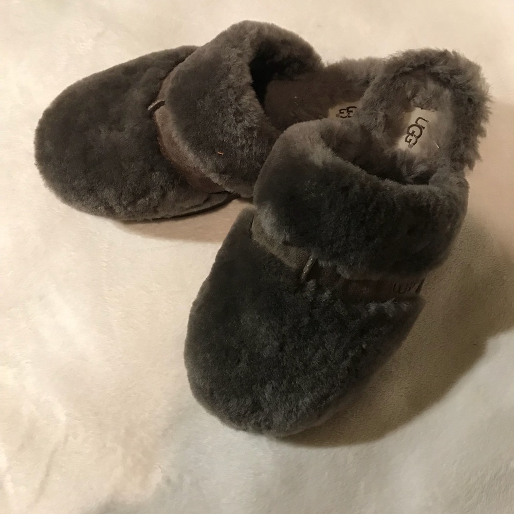 🦗Reserved🦗 Ugg Slippers